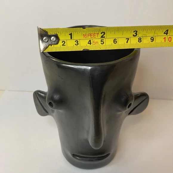 Dona Rosa Face Vase - Picture 8 of 8